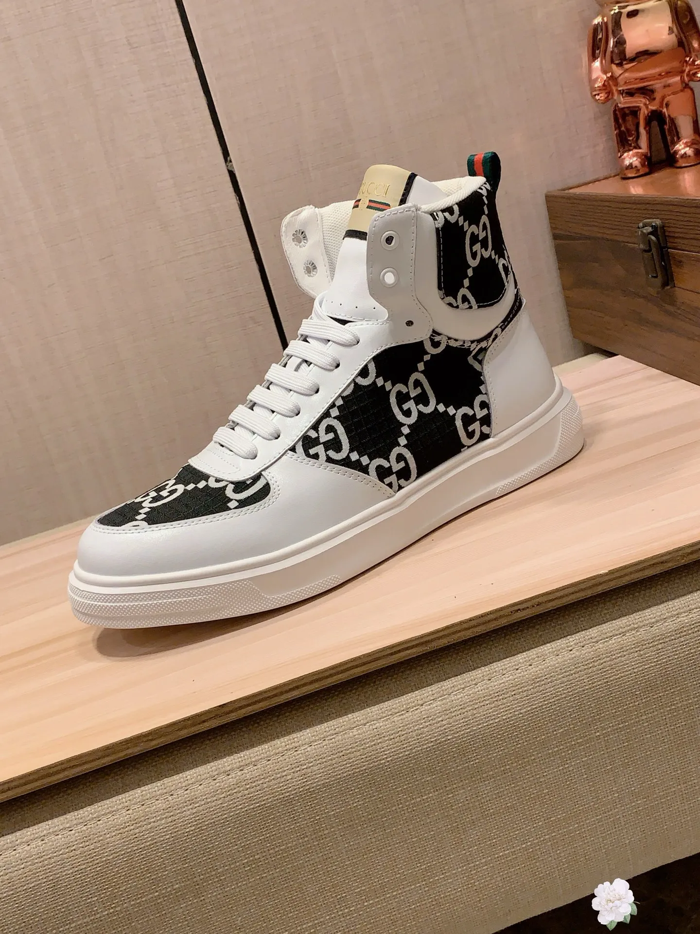 Men's men's shoes💰442💰💰🎩🎩[Lightning][Lightning] "Gucci*" latest • popular casual shoes, top brand [seduce] luxury ~ purchasing agency, top ~ quality. [Strong] The upper is made of imported breathable cowhide with fabric material ➕ Breathable sheepskin feet (•) and fine workmanship. The original stylish and stylish soft rubber wear-resistant and non-slip outsole is light and comfortable on the feet. The real thing looks better when photographed in person. 111: code: 38-44, 3️⃣ colors selected
